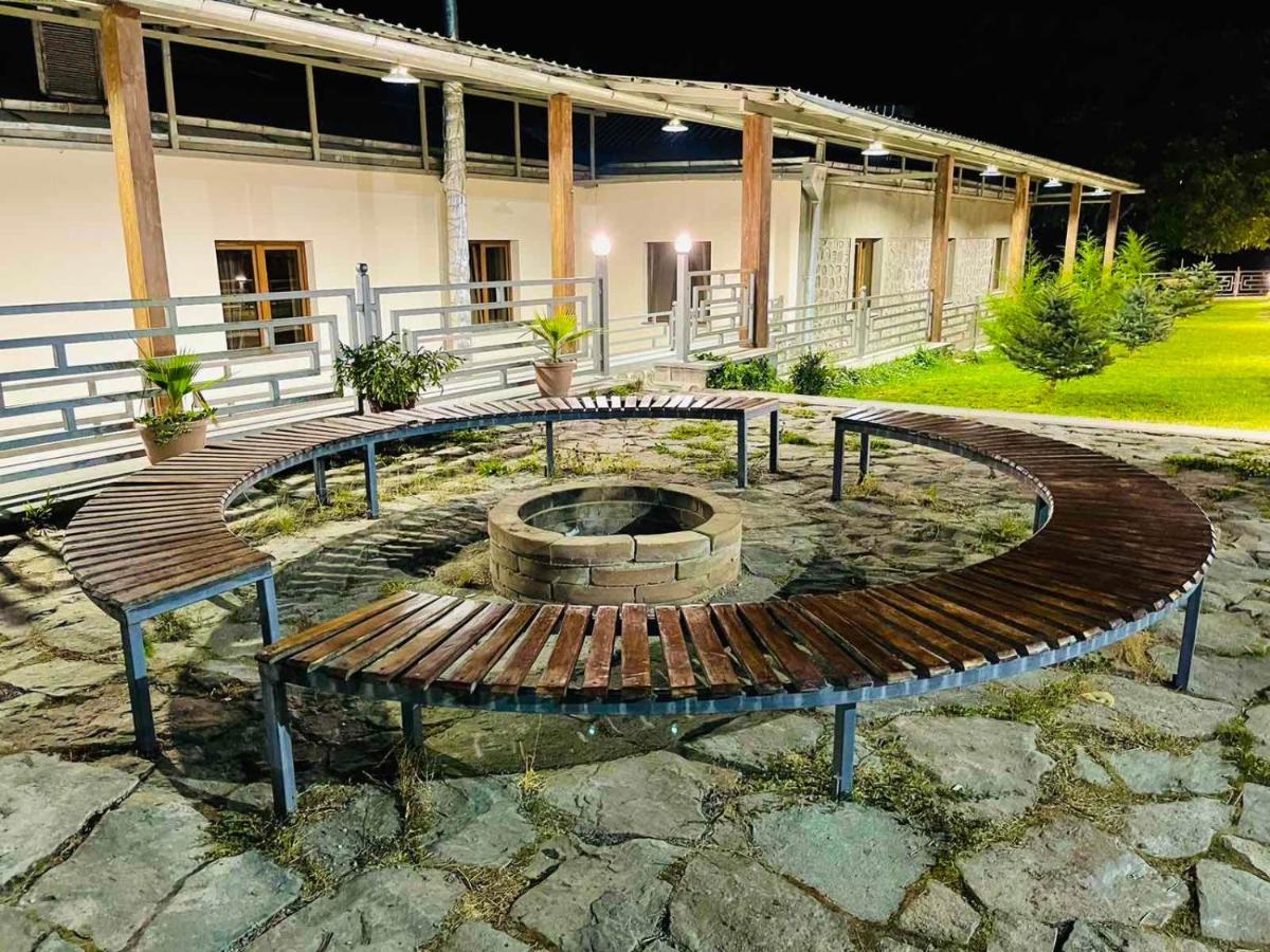 Lara Hotel Goris Exterior foto