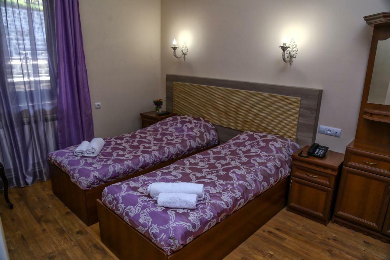 Lara Hotel Goris Exterior foto