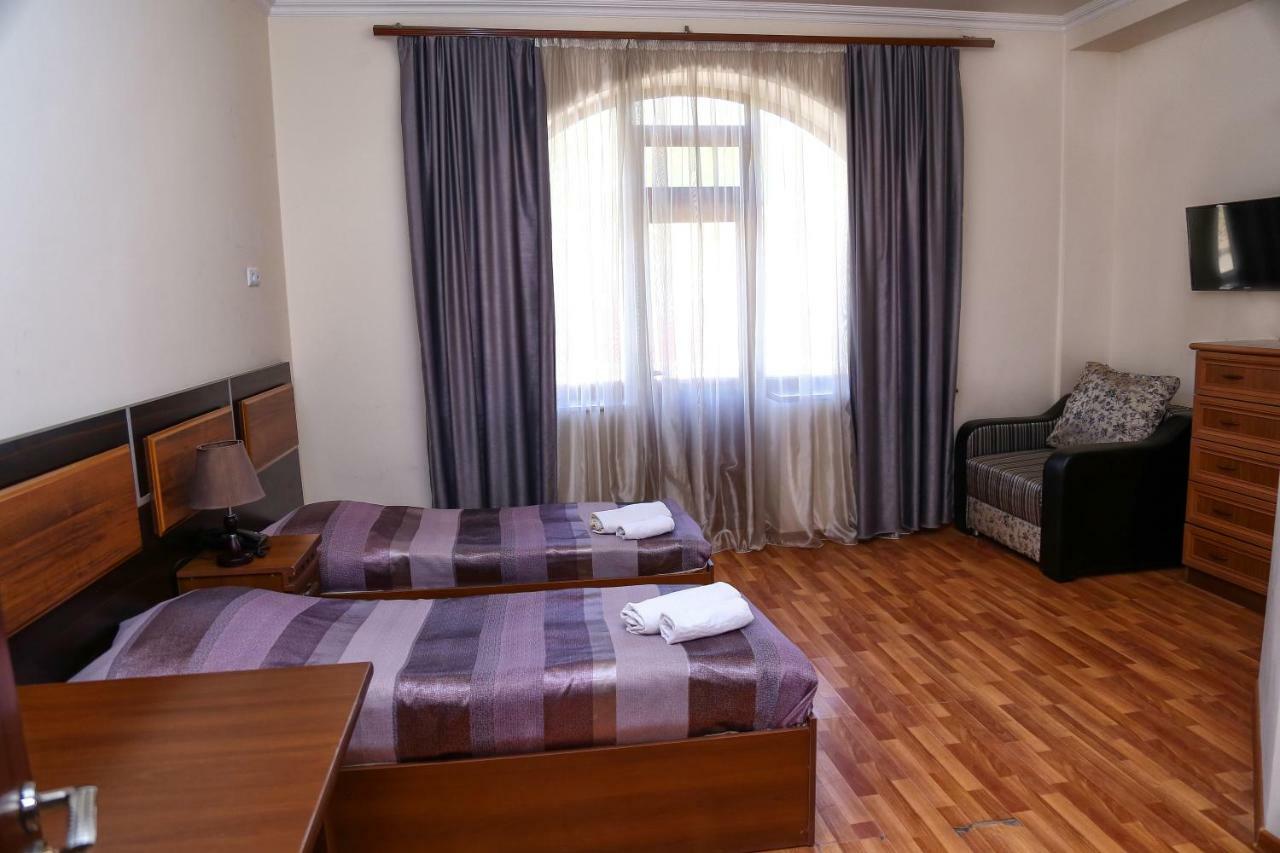 Lara Hotel Goris Exterior foto