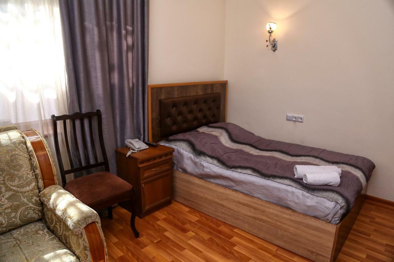 Lara Hotel Goris Exterior foto