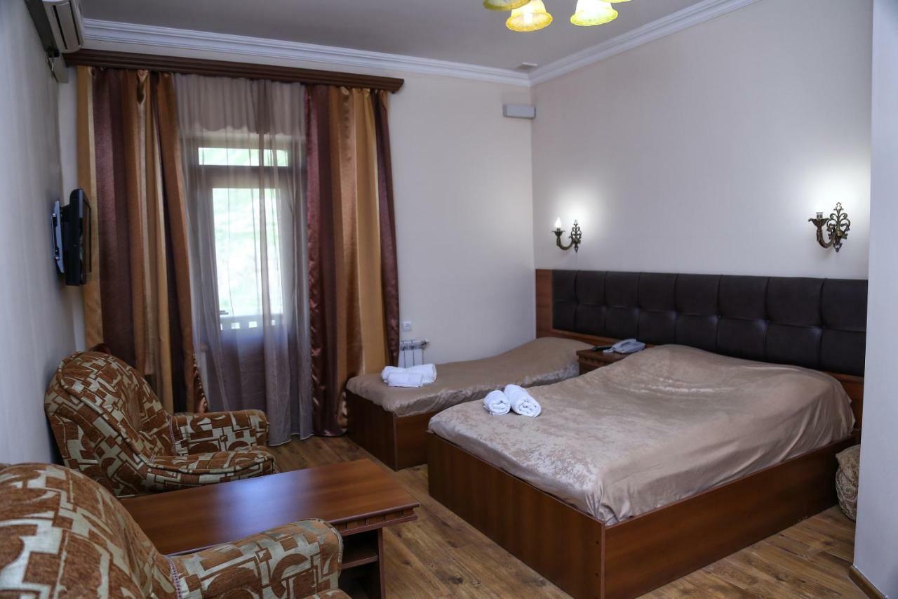 Lara Hotel Goris Exterior foto