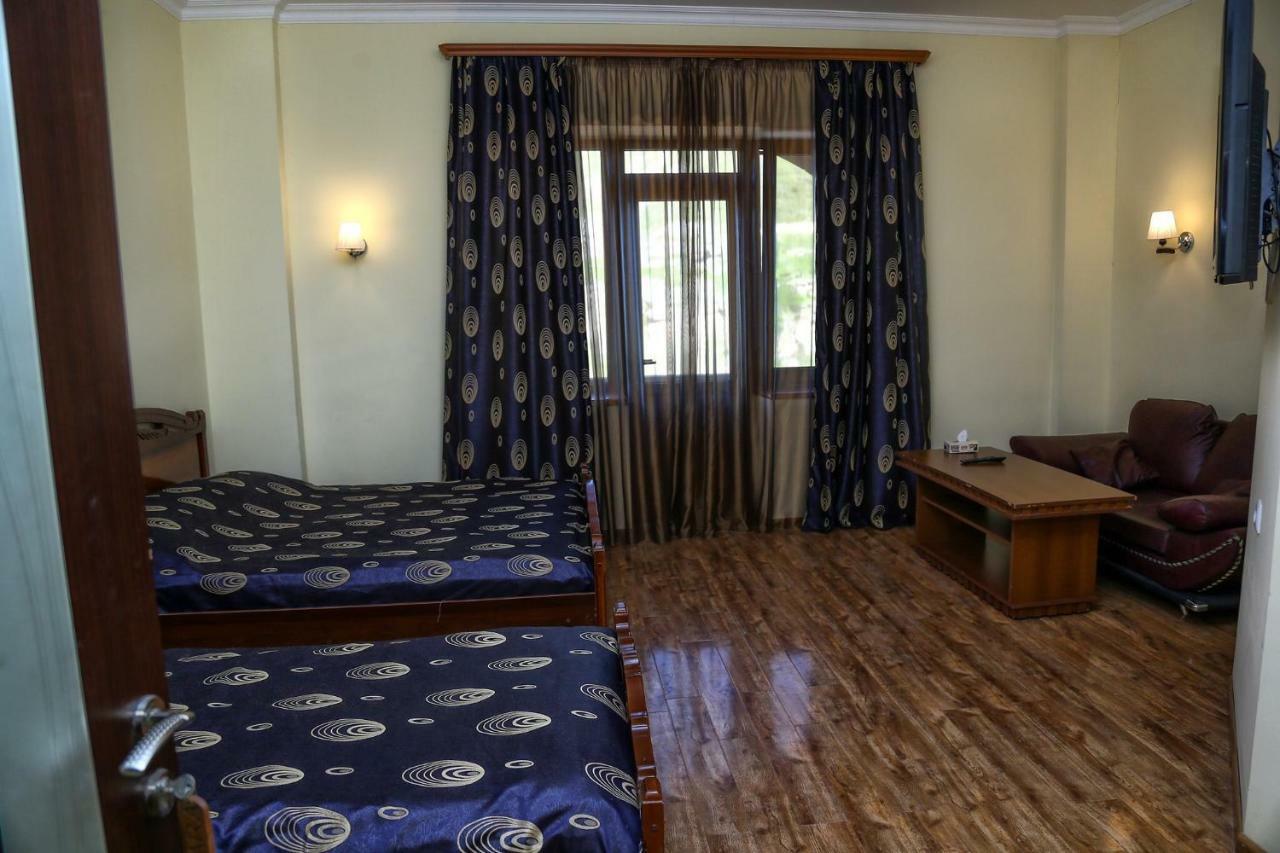 Lara Hotel Goris Exterior foto