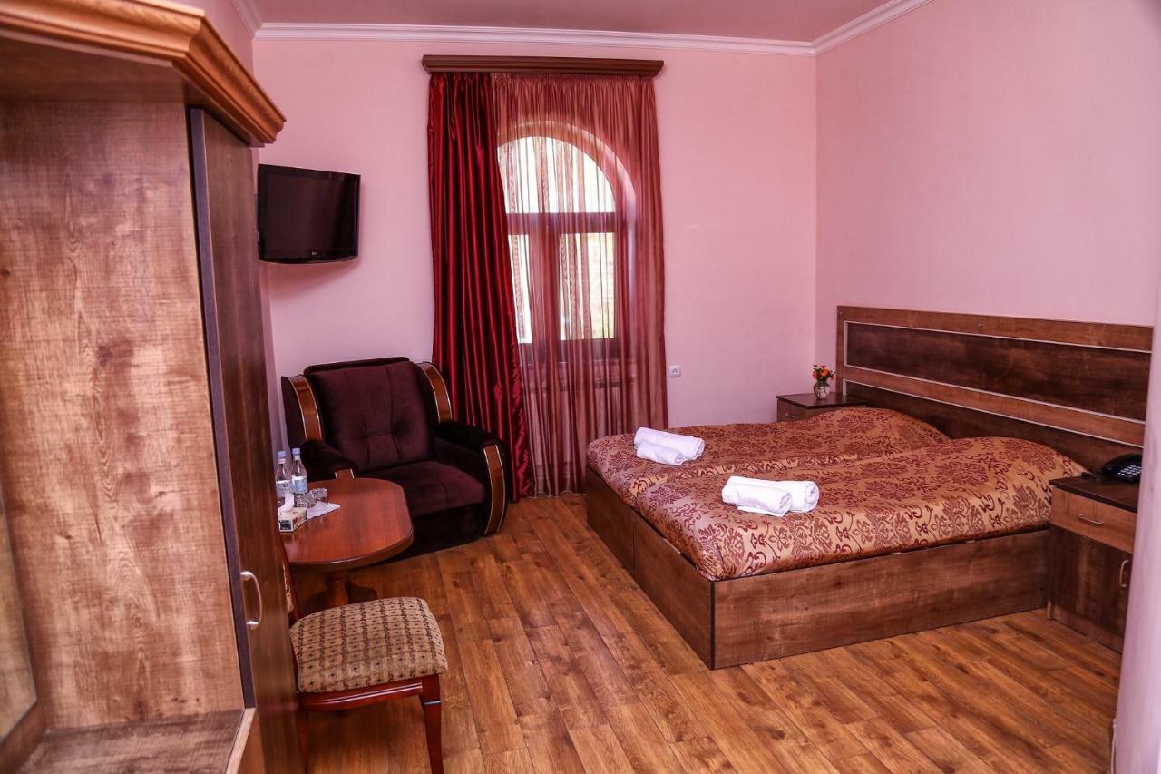 Lara Hotel Goris Exterior foto
